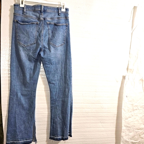 Abercrombie & Fitch High Rise Ankle Flare - Picture 9 of 14